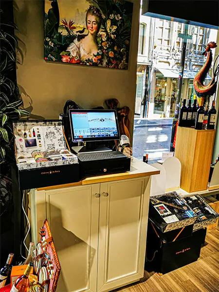 Installation caisse enregistreuse épicerie fine Comtesse du Barry